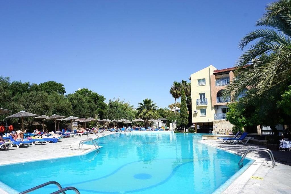 Paphos Alex'S Vacation Suite - 100M From The Beach - 6 Guests מראה חיצוני תמונה