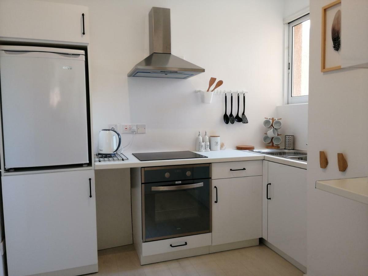 Paphos Alex'S Vacation Suite - 100M From The Beach - 6 Guests מראה חיצוני תמונה